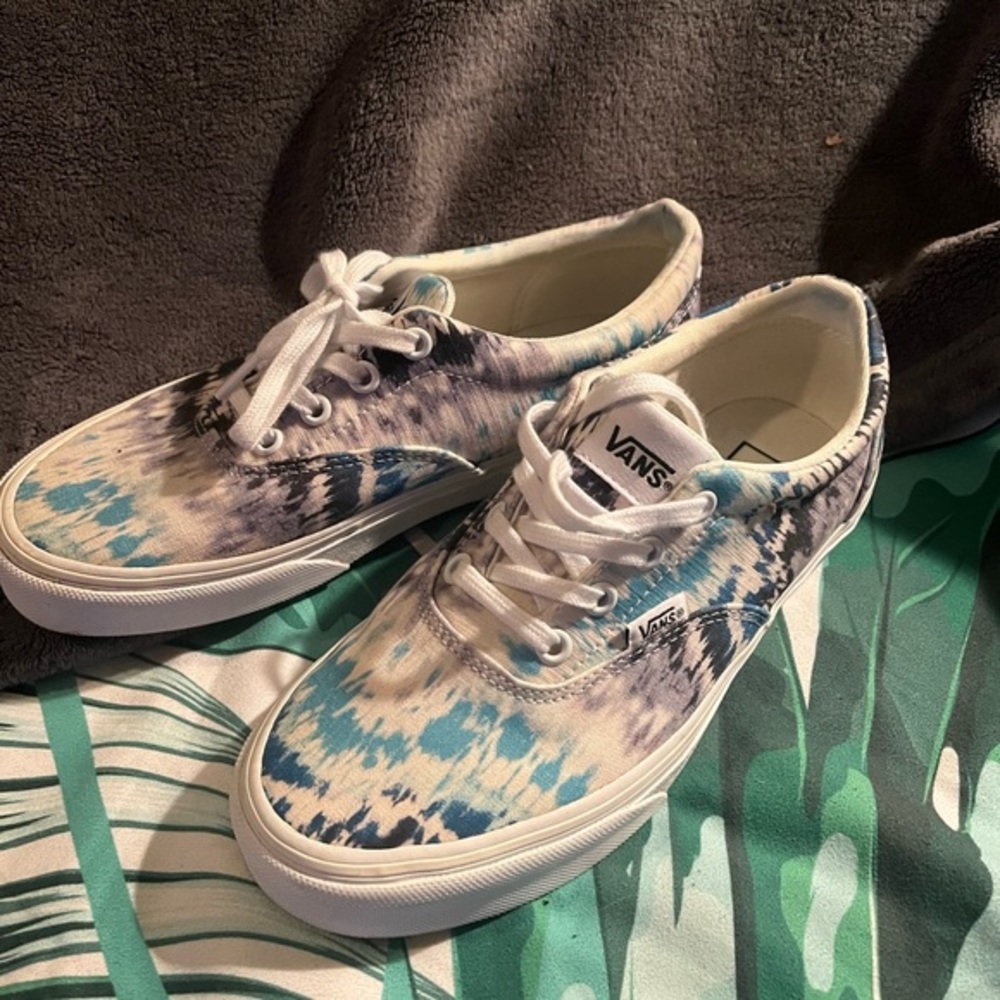 Vans Tye Dye Womens Shoes size 7. Almost Mint condition